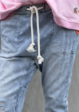 Load image into Gallery viewer, Hammill & Co Faded Star Cropped Jean