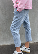 Load image into Gallery viewer, Hammill & Co Faded Star Cropped Jean