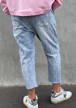 Load image into Gallery viewer, Hammill & Co Faded Star Cropped Jean