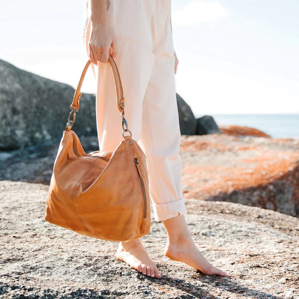 Dusky Robin / Henk Berg – By a Farmer's Daughter