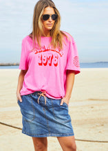 Load image into Gallery viewer, Hot Pink Dreamer 1976 Retro Tee - Hammill &amp; Co