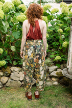 Load image into Gallery viewer, &#39;I Dream in Flowers&#39; Linen Cropped Artist Pants - Market of Stars