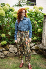 Load image into Gallery viewer, &#39;I Dream in Flowers&#39; Linen Cropped Artist Pants - Market of Stars