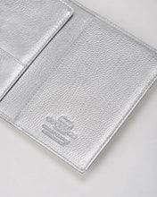Load image into Gallery viewer, Silver Billy RFID Leather Passport Wallet - Cobb &amp; Co