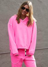 Load image into Gallery viewer, Capri Hot Pink Sweat - Hammill &amp; Co