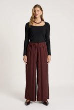 Load image into Gallery viewer, Mahogany Calista Pant - eb + ive