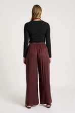 Load image into Gallery viewer, Mahogany Calista Pant - eb + ive