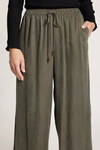 Load image into Gallery viewer, Pampas Calista Pant - eb + ive