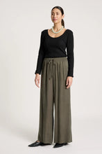 Load image into Gallery viewer, Pampas Calista Pant - eb + ive