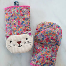 Load image into Gallery viewer, Cat Quilted Oven Mitt