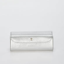 Load image into Gallery viewer, Silver Idol Metallic Glasses Case - Cobb &amp; Co