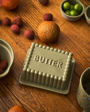 Load image into Gallery viewer, Large Butter Dish in Peppercorn / Kitchen Life - Robert Gordon