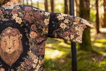 Load image into Gallery viewer, 'Lionheart' Matinée Duster Kimono Robe - Market of Stars