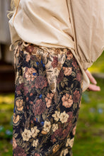 Load image into Gallery viewer, 'Lionheart' Linen Cropped Artist Pants - Market of Stars