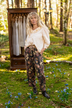 Load image into Gallery viewer, 'Lionheart' Linen Cropped Artist Pants - Market of Stars
