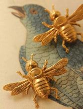 Load image into Gallery viewer, Queen Bee Brass Brooch