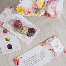 Load image into Gallery viewer, Rustic Blooming Tea Christmas Cracker - Better Tea Co.