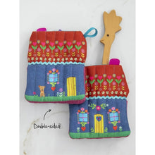 Load image into Gallery viewer, Cottage Oven Mitt &amp; Wooden Spoon Set