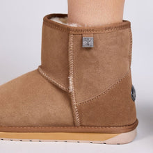 Load image into Gallery viewer, Chestnut Platinum Stinger Mini Unisex Sheepskin Boot - EMU Australia