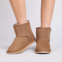 Load image into Gallery viewer, Chestnut Platinum Stinger Mini Unisex Sheepskin Boot - EMU Australia