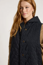 Load image into Gallery viewer, Black Sansi Quilted Long Vest - eb + ive