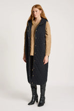 Load image into Gallery viewer, Black Sansi Quilted Long Vest - eb + ive