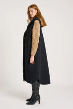 Load image into Gallery viewer, Black Sansi Quilted Long Vest - eb + ive