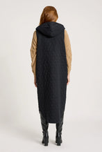Load image into Gallery viewer, Black Sansi Quilted Long Vest - eb + ive