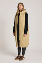 Load image into Gallery viewer, Dune Sansi Quilted Long Vest - eb + ive