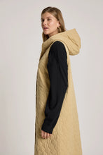 Load image into Gallery viewer, Dune Sansi Quilted Long Vest - eb + ive