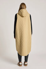 Load image into Gallery viewer, Dune Sansi Quilted Long Vest - eb + ive