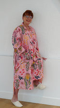 Load image into Gallery viewer, Soft Pink Protea Print Kimono Robe