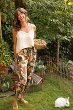 Load image into Gallery viewer, &#39;Stay Gold&#39; Linen Cropped Artist Pants - Market of Stars