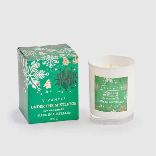 Vivante candle with green packaging on a white background
