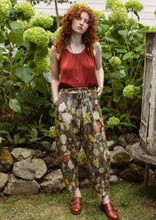 Load image into Gallery viewer, &#39;I Dream in Flowers&#39; Linen Cropped Artist Pants - Market of Stars