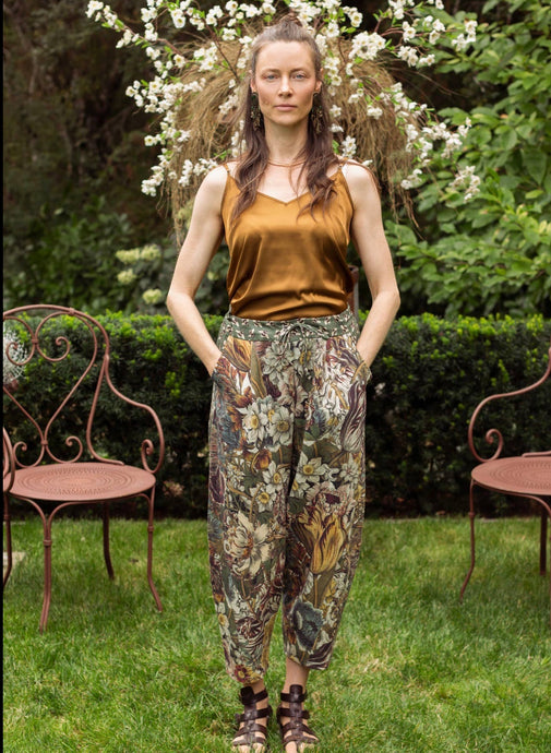 'Love Grows Wild' Linen Cropped Artist Pants - Market of Stars