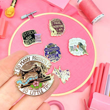 Load image into Gallery viewer, 'So Many Projects So Little Time' Needle Minder