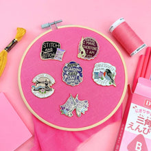 Load image into Gallery viewer, 'So Many Projects So Little Time' Needle Minder