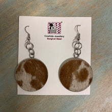 Load image into Gallery viewer, Tan &amp; White Cowhide Round Drop Earrings